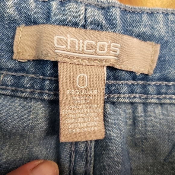 Chico's Midrise Jeans Embellished Pocket Light Wash 0 Reg 30x30.5 EUC - Picture 5 of 12